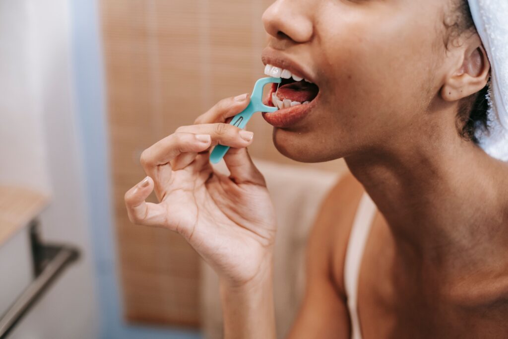 15 Survival Uses for Dental Floss You Might Never Have Considered 1 dental floss